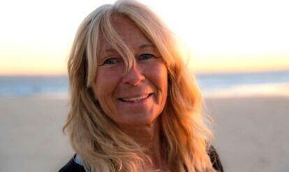 Yogalehrerin Mona Portrait am Strand