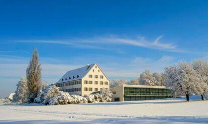 Seminarhotel Kreuz in Mariastein mit Winterlandschaft beim Yoga Retreat