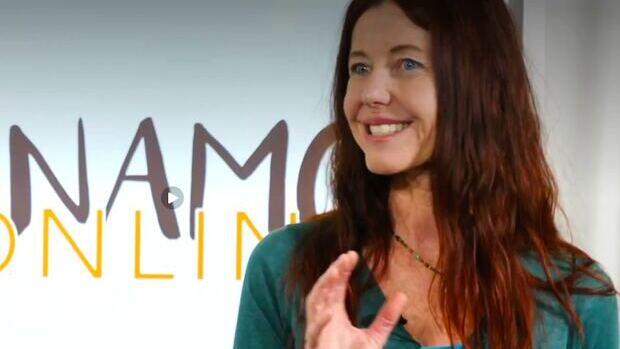 Claudia Eva Reinig Interview bei Yonamo Online über Yoga Nidra